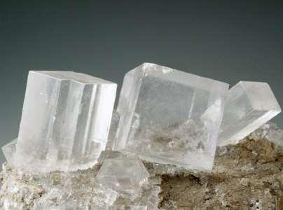 Halit (NaCl) Kristal sistemi: kübik Klivaj: [010]