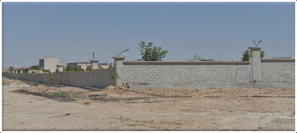 40 KMÜ İhata Duvarı Yapım İşi Yunus Emre Yerleşkesi alanını daha güvenli hale getirmek amacıyla yapımı devam eden ihata duvarı ve ferforje korkuluk işi için 31/03/2016 tarihinde ihaleye çıkılmış,