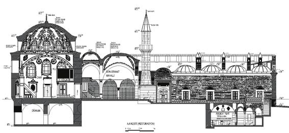 Ahşap külahı kurşunla kaplıdır (Resim 8). 2. Hünkar Mahfeli / Sıbyan Mektebi: Caminin doğu cephesinde hünkar mahfeli olarak kullanılmış olabilecek, Resim 8. Minarenin avludan görünüşü.