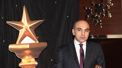 Bakırköy Belediye Başkanı Bülent Kerimoğlu, geçtiğimiz günlerde magazinci.com adlı bir internet sitesi tarafından düzenlenen bir gecede "Yılın En İyi Belediye Başkanı" ödülü aldı.