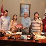 Sami Algın ile Yönetim Kurulu Üyeleri, Bodrum Belediyesinin 30 Ağustos Zafer Bayramı kutlamalarında verdiği destek nedeniyle Bodrum Belediye Başkanı Mehmet Kocadon a teşekkür etti.