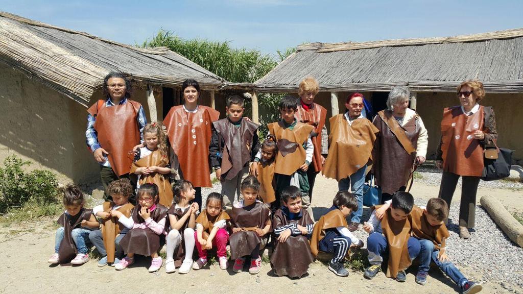 25 Nisan günü Sacide Ayaz Anaokulu öğrencileri ve velilerini Yeşilova Höyüğüne götürdük. Önce müzeyi gezdik.