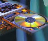 Günümüzde farklı kapasitelerde, farklı görünüşlerde falsh disk bulunur (Resim 1.40). d. CD-ROM, DVD-ROM: CD-ROM (Compact Disc Read-Only Memory) bilgi ve verileri kalıcı olarak kaydetmeye yarayan optik disk sürücülerindendir.
