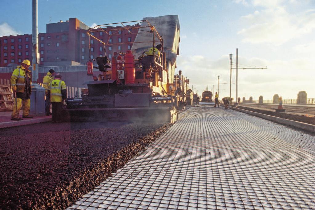 Tensar asfalt güçlendirme ürünleri, çatlama azaltılması ve yorulma ömür performansını geliştirerek geleneksel yöntemlere göre uzun dönem maliyet tasarrufu sunmaktadır.