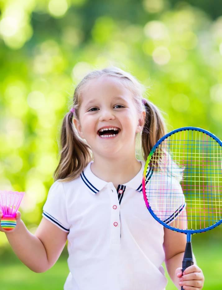 Badminton Çabuk Düşünmek ve Hızlı Karar Vermek İçin Badminton; iki ya da ikişer kişi tarafından oynanan tek elle tutulan hafif bir raket ile kaz tüyü veya plastikten yapılmış bir topu file üzerinden