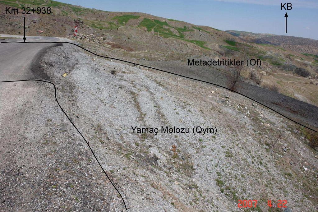 Şekil 2.8 Kuvaterner yamaç molozundan görünüş 2.3. Depremsellik İnceleme alanı Türkiye Deprem Bölgeleri haritasına göre 3. derece deprem bölgesinde bulunmaktadır (Şekil 2.9).