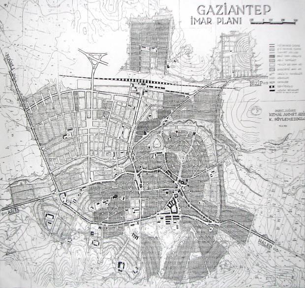 Örnek olarak, TRC1 Bölgesi kapsamında yer alan ve kentleşme olgusunda en ciddi problemlerle karşılaşan Gaziantep Metropolitan Kenti, önceden derişik kent formuna sahipken, sonrasında yaşanan