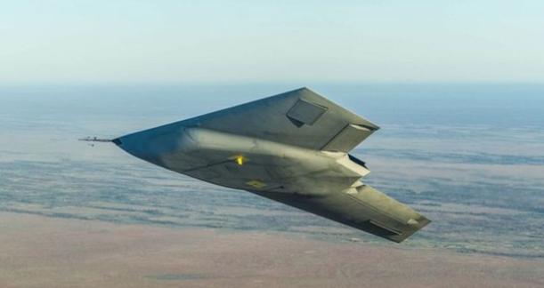 BAE Systems şirketi tarafından geliştirilen Taranis askeri insansız hava aracı Bazıları otonom silahların insan kayıplarını azaltabileceği görüşünde.