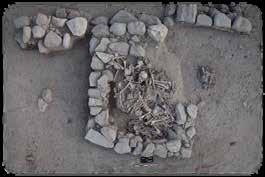 Ali Metin BÜYÜKKARAKAYA - Ali Akın AKYOL - Kameray ÖZDEMİR gömüsünde ise en az 42 bireye ait kalıntılar tespit edilmiş, bununla beraber uzun süre kullanıldığı anlaşılan bu gömüde 1,5 yaş altındaki