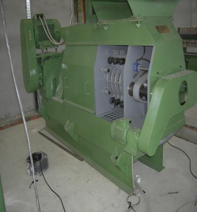 Şekil 1. Endüstriyel ölçekte kullanılan soğuk sıkım makinası Makina : Shimadzu QP2010 gas chromatograph/mass spectrometry Kolon : TRB-5 30 m x 0.25 mm (0.