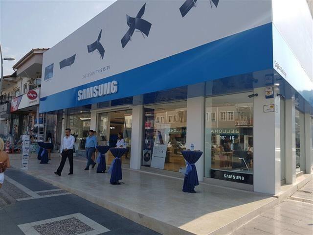 geliştiren Samsung un Marmaris mağazası toplam 250 metrekarelik