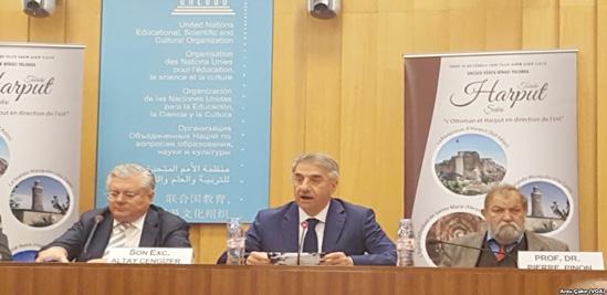 Elazığ Kültür ve Tanıtma Vakfı nın öncülüğünde Paris te düzenlenen konferansta, Elazığ Belediye Başkanı Mücahit Yanılmaz, Türkiye nin UNESCO Daimi Büyükelçisi Altay Cengizer ve Prof. Dr.