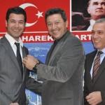 huzurlarınızda sizinle paylaşmak üzere toplanmış bulunuyoruz dedi ve Mustafa Dağdelen in parti rozetini taktı.
