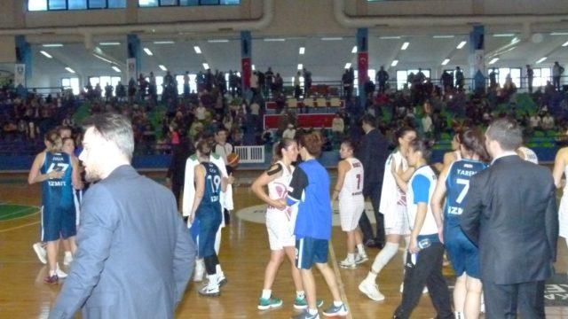 KIRÇİÇEKLERİ BODRUM BASKET FARKLI KAZANDI Türkiye Kadınlar Basketbol Ligi Kırçiçeği Bodrum Basket, kendi sahasında İzmit Belediyespor ile karşı karşıya geldi.