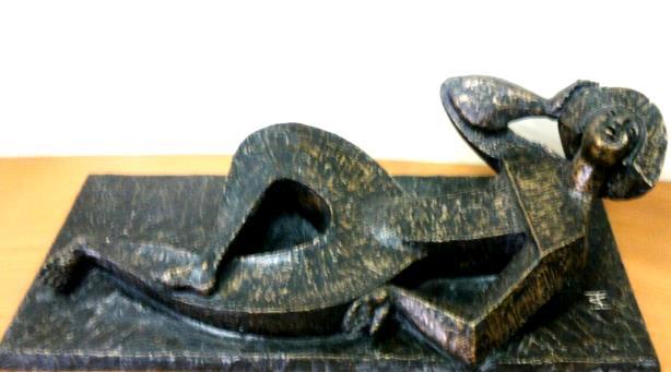 45 Resim 3.23. H. Atamulu, uzanmış kadın, alçı, Kayseri, 24x62cm Resim 3.24. Henry Moore, yatan figür Alçı dökümden yapılan çalışmanın üzerinden bronz patine geçilmiştir.
