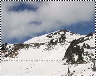 Görüntü parçalarını seçme 95 Gökyüzünü ve dağların üstünü Dikdörtgen Seçim Çerçevesi aracıyla seçme (üst).
