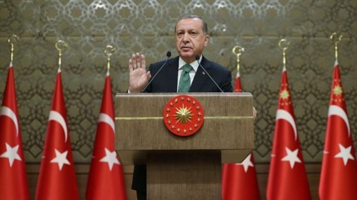 Erdoğan'dan sert Afrin açıklaması: Gözümüzü karartırız Cumhurbaşkanı Recep Tayyip Erdoğan, 'Oralarda terörün baskın çıkma ihtimali olursa gözümüzü karartırız' diye konuştu. 23.08.