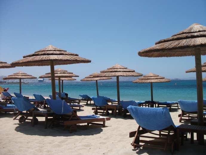 20 Haziran da hava biraz hafifleyince Marina ya 1 km uzaklıktaki Agios Stefanos plajına gidiyoruz. düşecekmiş.