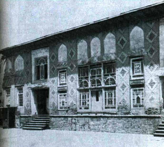 2(14), YAZ 2015 Revan'da Penahali Hanın evi. XX. yy. Ortalarına ait foto. Daha sonra Ermeniler tarafından tekrar yapılmıştır figüranlarıydı (5).