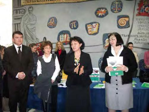 jurnalişti şi numeroşi studenţi. Uniunea Democrată Turcă din România a fost reprezentată de preşedintele comisiei de cultură, Serin Turkoğlu. Prezentarea cărţii a fost susţinută de prof univ.