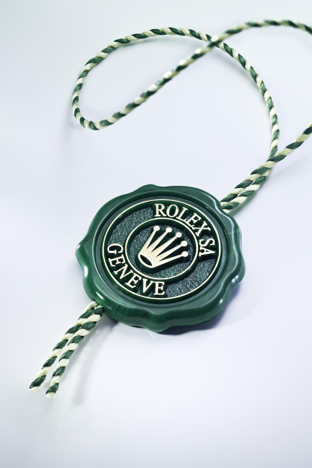Özellikler ÜSTÜN KRONOMETRE Her bir Rolex saatine eşlik eden yeşil mühür, saatin Üstün Kronometre statüsünün sembolüdür.