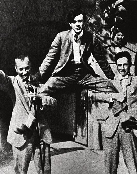 1916 da, resimde soyutlamayla öncü şiirin kavşağında doğan Dada, sanatın bunalımı, -izmler in arasından sıyrılır, tam bir ayaklanmadır.