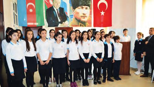 iyiyi başarmak için çalışmalarına devam ediyorlar. * Azerbaycan ın 25. Bağımsızlık Günü, okulumuz konferans salonunda düzenlenen törenle kutlandı. Törene öğretmenler, öğrenciler ve veliler katıldı.