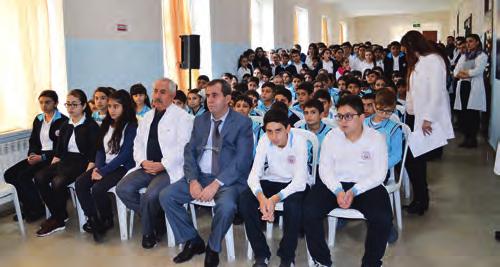 Müzik öğretmeni Gönül Ahundova yönetimindeki okul koromuz Azerbaycan ve Sensen Yüreğim şarkılarını seslendirdi.