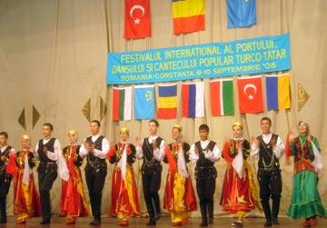 Septembrie / Eylül 2006 s a y f a 13 s a y f a 14 Festivalul Portului, Dansului şi Cântecului Popular Turco-Tătar Ediţia a XII-a Uniunea Democrată a Tătarilor Turco-Musulmani din România în