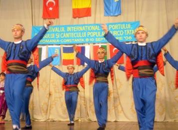 Au participat formaţii artistice din România, Bulgaria, Crimeea, Tataristan (Federaţia Rusa) şi Turcia (Yalova).