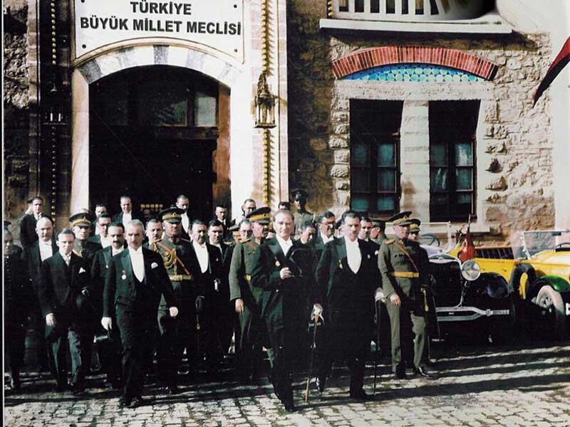 Reisicumhur Mustafa Kemal ve başvekil İsmet Devletin reisi kim?