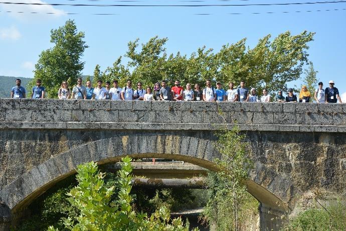 Gün sabah Çalışma grupları (Tablo 4), yaz okulu süresince derslerde gördükleri ve arazi çalışmalarında öğrendikleri konuları kendi çalışma