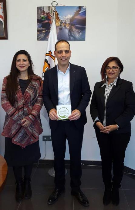 İlk eğitimi konusunda uzman eğitmen Çiçek Göçkün Bayramoğlu tarafından Lefke Belediyesine ardından da Lefkoşa Türk Belediyesi sağlık personeline verildi.