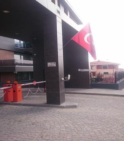 Site girişine Türk bayrağı alınmış ve montajı yapılmıştır. Asansör içlerine kat numaratörleri yaptırılmış ve montajı yapılmıştır. 27.