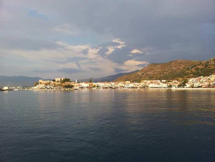 Çıkışta 15 knot olan rüzgar birkaç saat sonra azalıyor. Genelde motor çalışır vaziyette. İlk durak Samos Adası.
