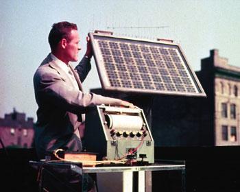 Dünyada FV Sektörün Gelişimi 1887 yılında ilk olarak Alman bilim adamı Heinrich Hertz tarafından Fotoelektrik Olay gözlemlendi.