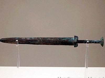 77 Görsel-25: Qin Hanedanlığı dönemine ait Jian 3. Kılıç : Jian, ( 剑 ) iki ucu keskin bir silah olup Çin tarihinin bütün dönemlerinde tüm silahların kralı olarak kabul edilmiştir.