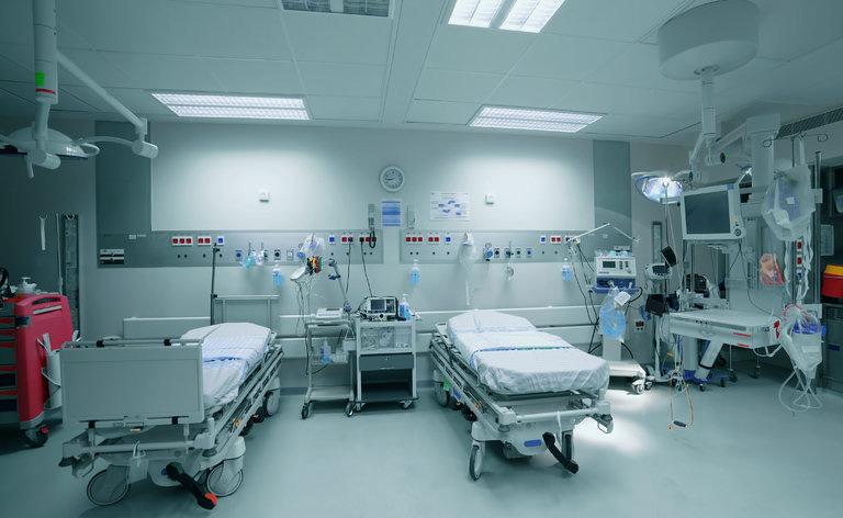 graz merkez hastanesi yoğun bakım ünitesi Cerrahi üniversitenin bir parçası olan bu ünite yeni ameliyat olmuş ve hayati