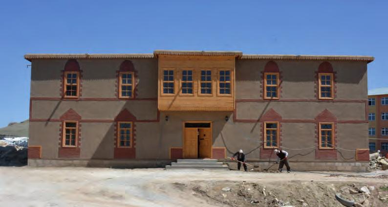 Yöreye ait yapı malzemesi ve teknikleriyle Türkiye sivil mimarisinde önemli bir yeri olan Van evlerinin pek çoğu yıllar içindeki depremlerle yok