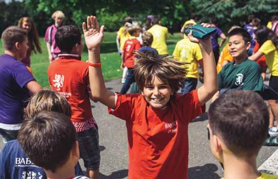 Bunlar; matematik, bilim, spor, IT, spor, müzik, drama, sanat dersleridir. Öğrenciler, okul kampüsündeki 2 ya da 3 kişilik özel banyolu odalarda ya da çoklu yurt odalarında konaklar.