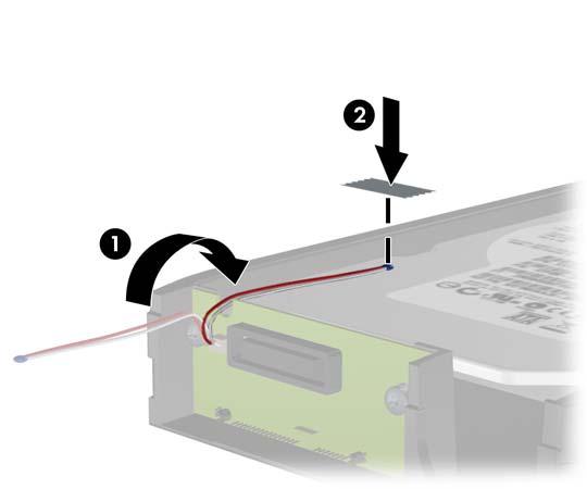 8. Isı algılayıcısını sabit disk sürücüsünün üstüne etiketi kapatmayacak şekilde yerleştirin (1) ve ısı algılayıcısını yapışkan bantla sabit