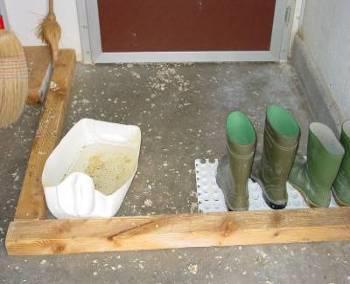 5. Kontaminasyonun Engellenmesi Kullanılan tüm dezenfeksiyon yöntemleri, havuz giriş noktalarının tümüne ayakkabılar için dezenfeksiyon banyoları yerleştirerek desteklenebilir.