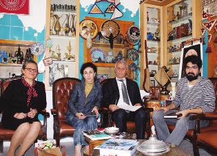 Gelekçi yi Kırgızistan a uğurladık. (Fotoğraf: 23) * Türk Dünyası Celalabad İşletme Fakültemizin öğretim görevlilerinden Sacide Yılmazel i Kırgızistan a uğurladık.
