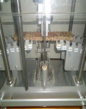 Sıcak presleme makinesi ve levha ile ilgili özellikler Çizelge 3 de verilmiştir.