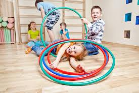 önemlidir. Çocuklarımız eğlenceli bir ortamda, esneklik,el-ayak koordinasyonu, denge, kuvvet, çeviklik becerilerini geliştirirken aynı zamanda temel cimnastik hareketlerini öğreniyorlar.