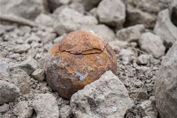 kullanılıyordu" Milliyet 8.9.2016 Domaniç ilçesinde, ormanda yürütülen yol çalışmaları sırasında Roma dönemine ait yüzlerce taş gülle bulundu.