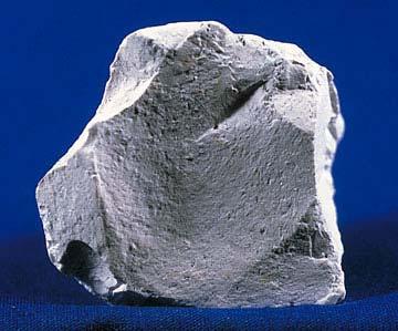 2. Kil mineralleri grubu Kaolinit(Al 2 Si 2 O 5 (OH) 4 ); Tek tabakalı, dioktahedral, triklinik sistemde, hekzagonal levhalar halinde, masif ve sıkı yapılı.