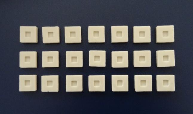 61 oksit CAD/CAM blok materyali ile uyumlu düşük ısıda eriyen nano-florapatit cam