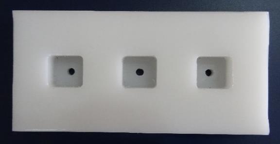 Akrilik rezin blokların boyutları makaslama testinin yapılacağı universal test cihazının örnek tutucu alanı dikkate alınarak belirlendi.