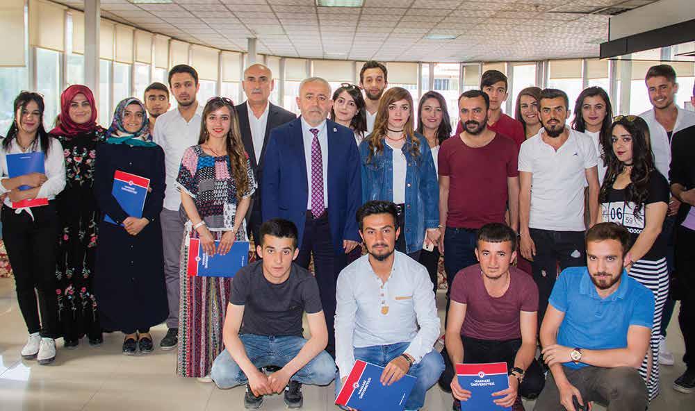 8 HAZIRLIK SINIFI ÖĞRENCİLERİMİZE BAŞARI BELGESİ VERİLDİ Üniversitemiz Yabancı Diller Yüksekokulu, Yabancı Dil hazırlık sınıfı öğrencilerine başarı ve katılım belgeleri verildi.